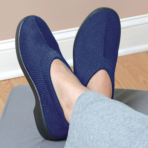 stretchy shoes for wide feet